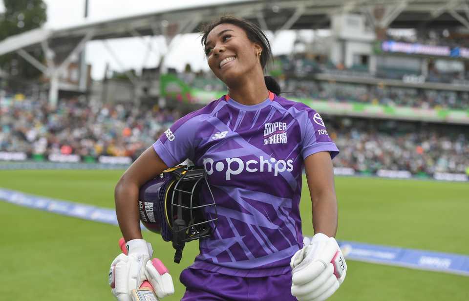 Davina Perrin soaks in the ovation for her century, Northern Superchargers vs London Spirit, The Oval, The Hundred Women's Competition Eliminator, August 30, 2025