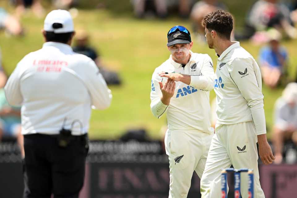 Tom Latham reviews a decision, New Zealand vs England, 3rd Test, Hamilton, 4th day, December 17, 2024
