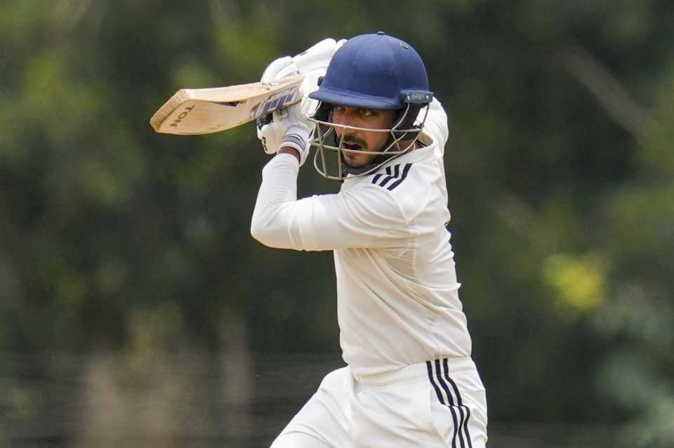 Tanmay Agarwal punches with a high elbow, South Zone vs North Zone, Duleep Trophy semi-final, 4th, Bengaluru, September 7, 2025