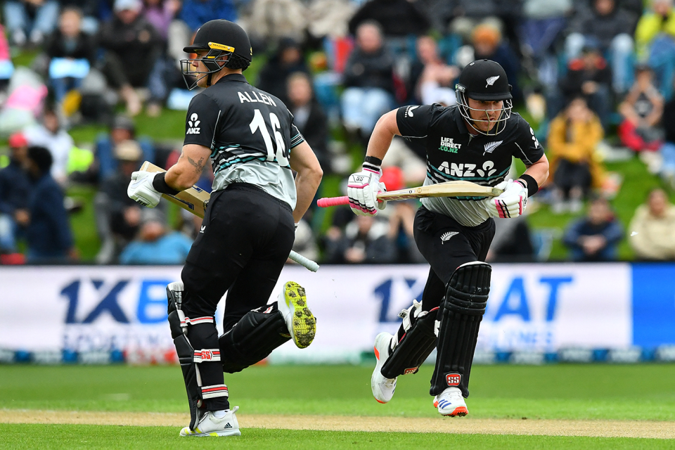 Tim Seifert and Finn Allen take a run, New Zealand vs Pakistan, 2nd T20I, Dunedin, March 18, 2025