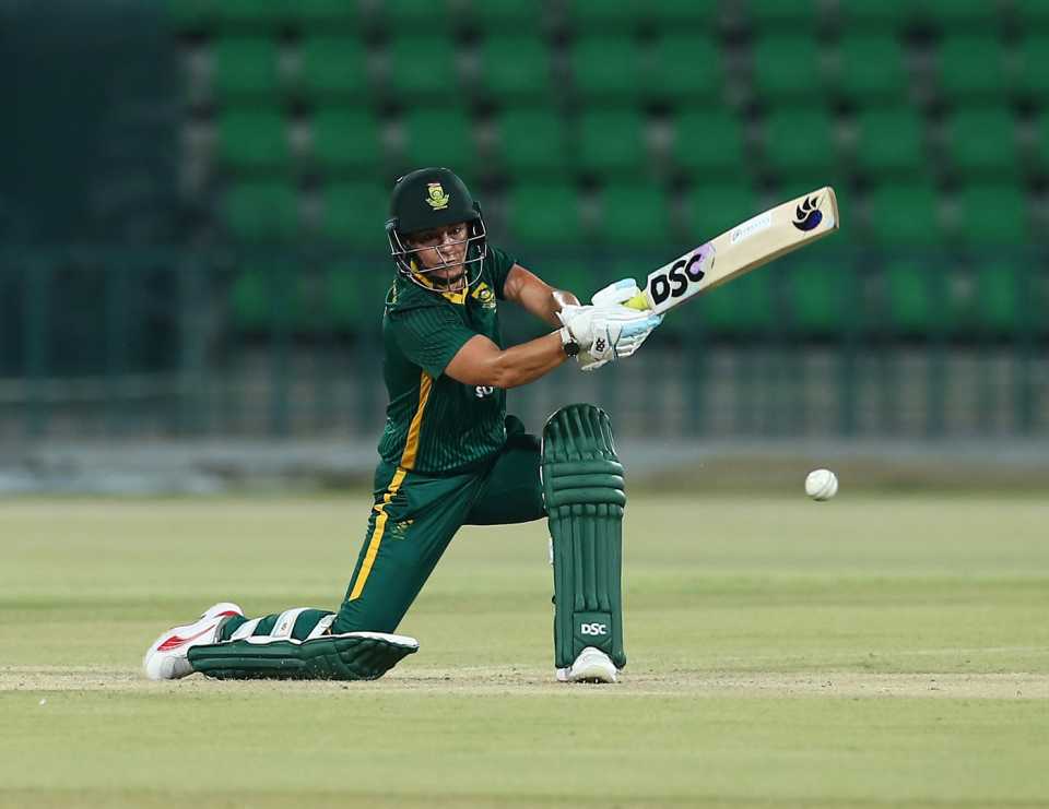 Marizanne Kapp slices the ball away, Pakistan women vs South Africa women, 1st ODI, Lahore, September 16, 2025