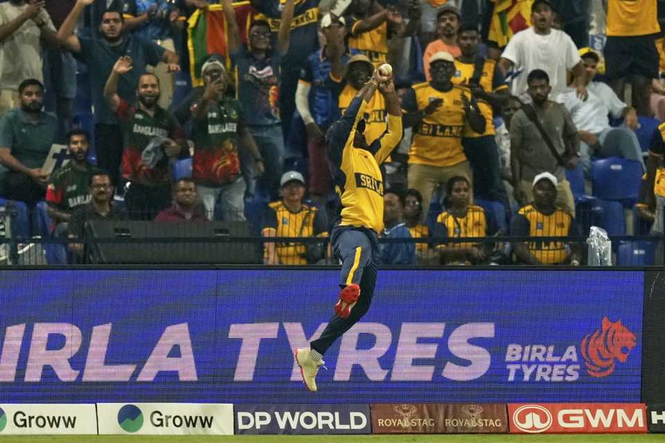 Kusal Perera took a tumbling catch, Afghanistan vs Sri Lanka, Men's T20 Asia Cup, Abu Dhabi, September 18, 2025