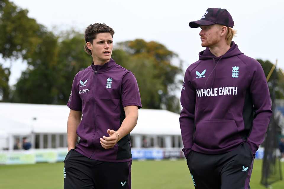 Jacob Bethell and Jordan Cox go for a wander, Ireland vs England, 2nd T20I, Malahide, September 19, 2025
