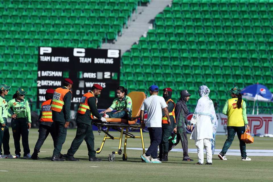 Fatima Sana was stretchered off after copping a blow, but she later returned, Pakistan vs South Africa, 3rd women's ODI, Lahore, September 22, 2025