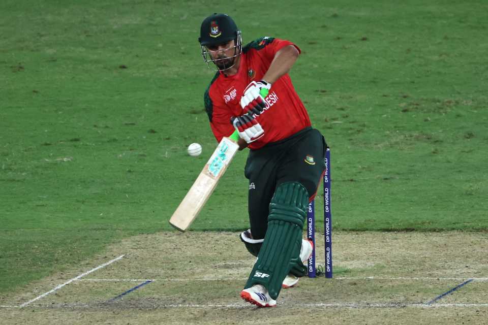 Nurul Hasan goes down the ground, Bangladesh vs Pakistan, Men's T20 Asia Cup, Dubai, September 25, 2025