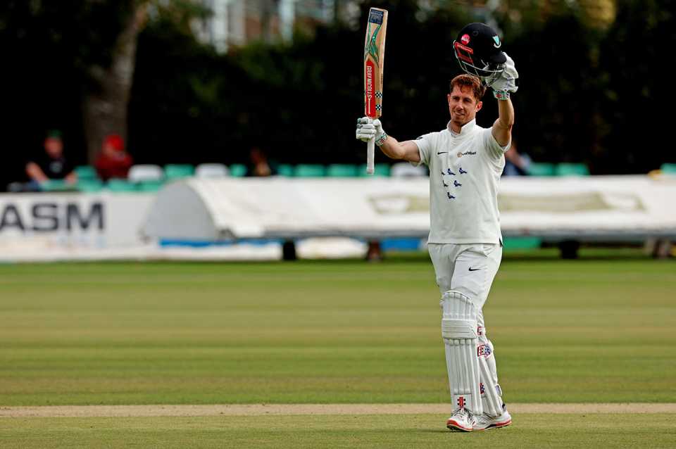 John Simpson acknowledges his century, Worcestershire vs Sussex, County Championship, New Road, September 25, 2025