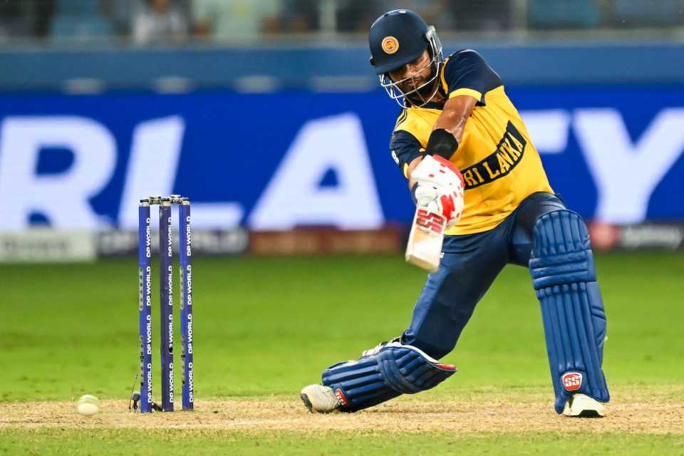 Dasun Shanaka couldn't do much in the Super Over, India vs Sri Lanka, Men's T20 Asia Cup, Dubai, September 26, 2025