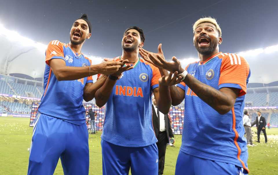 Arshdeep Singh, Harshit Rana and Hardik Pandya hold up an imaginary trophy, India vs Pakistan, Asia Cup final, Dubai, September 28, 2025