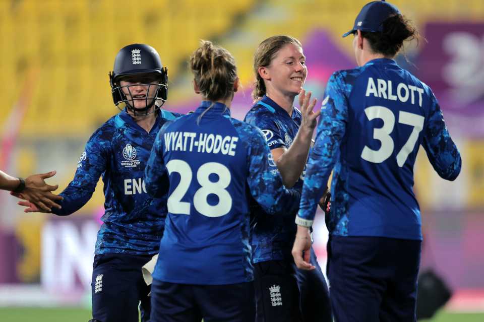 Charlie Dean and Heather Knight rejoice after finishing the job, Bangladesh vs England, Women's ODI World Cup, Guwahati, October 7, 2025