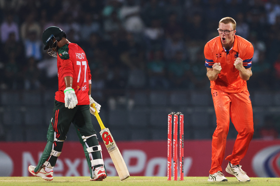 Tim Pringle celebrates Towhid Hridoy's dismissal, Bangladesh vs Netherlands, 3rd T20I, Sylhet, September 3, 2025