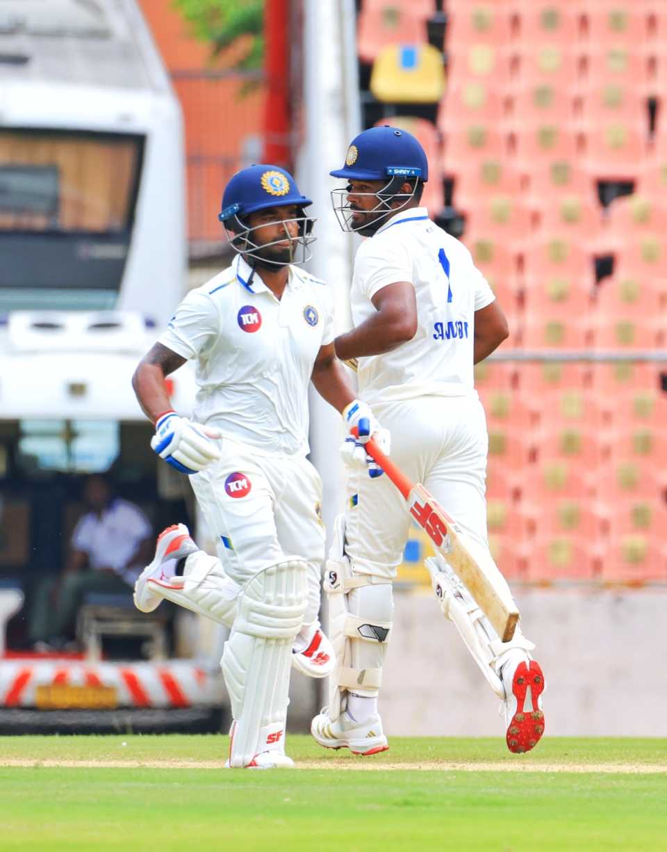 Sachin Baby and Sanju Samson steal a single, Kerala vs Maharashtra, Ranji Trophy, 3rd day, Thiruvananthapuram, October 17, 2025