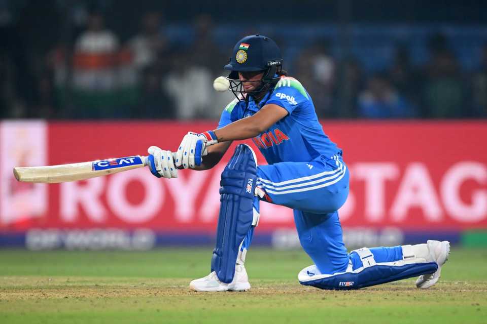 Harmanpreet Kaur dinks Nat Sciver-Brunt over the wicketkeeper's head, India vs England, Women's ODI World Cup, Indore, October 19, 2025