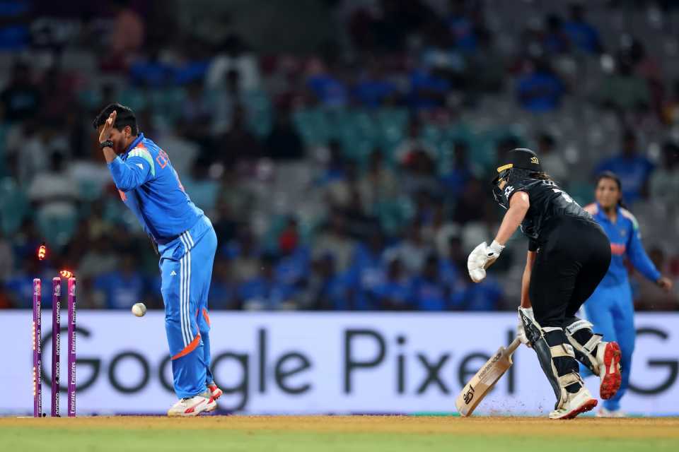 Deepti Sharma though a direct hit was enough to send Isabella Gaze back, India vs New Zealand, Women's ODI World Cup, Navi Mumbai, October 23, 2025
