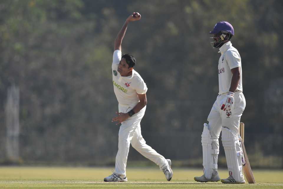 Muhammad Abbas steams in to bowl, Lahore Region Whites vs Karachi Region Blues, Quaid-e-Azam Trophy, Abbottabad, October 24, 2025