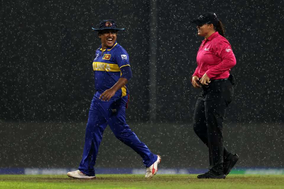 Chamari Athapaththu walks off the field after rain stopped play, Sri Lanka vs Pakistan, Women's ODI World Cup, Colombo, October 24, 2025