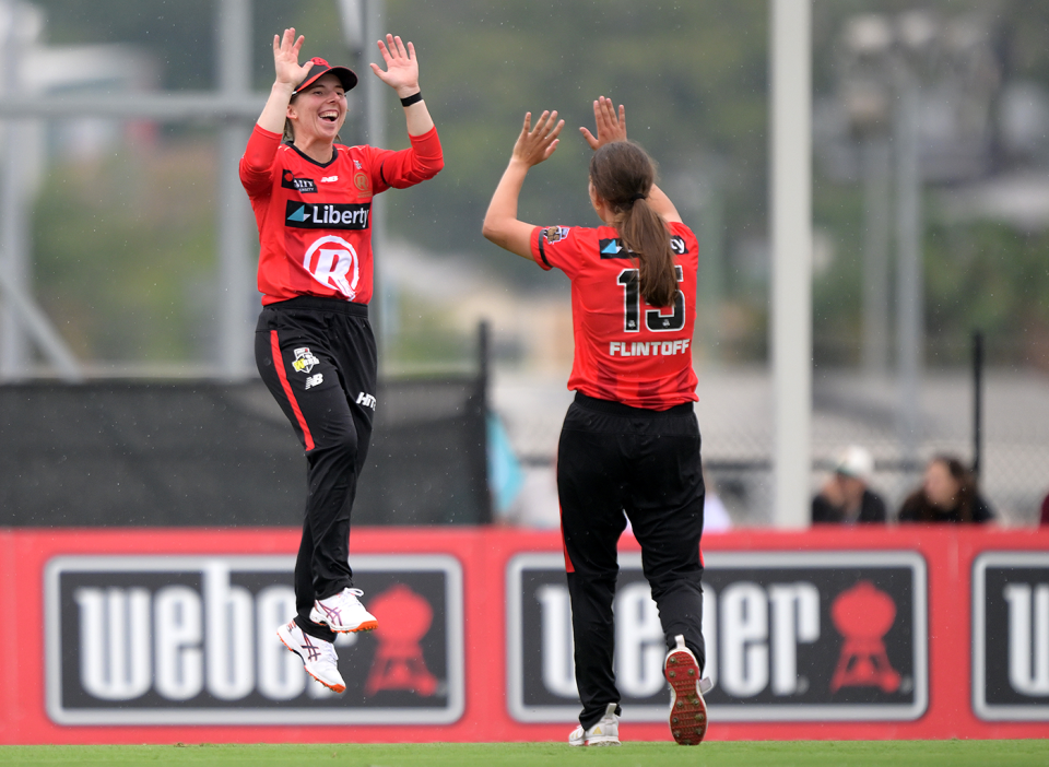 Georgia Wareham and Tess Flintoff celebrate, Brisbane Heat vs Melbourne Renegades, WBBL, Allan Border Field, November 9, 2025