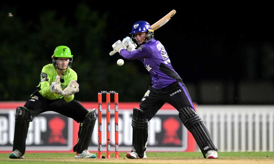 Danni Wyatt-Hodge plays a shot, Sydney Thunder vs Hobart Hurricanes, WBBL, Brisbane, November 9, 2025