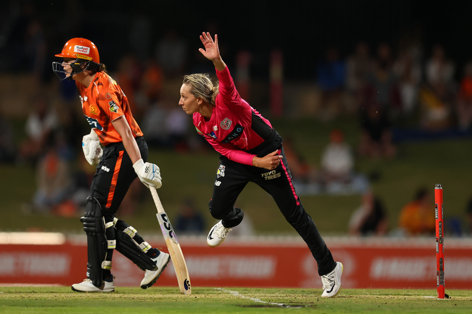 Ash Gardner claimed the best figures by a Sydney Sixers bowling in WBBL, Perth Scorchers vs Sydney Sixers, WBBL, WACA, November 9, 2025