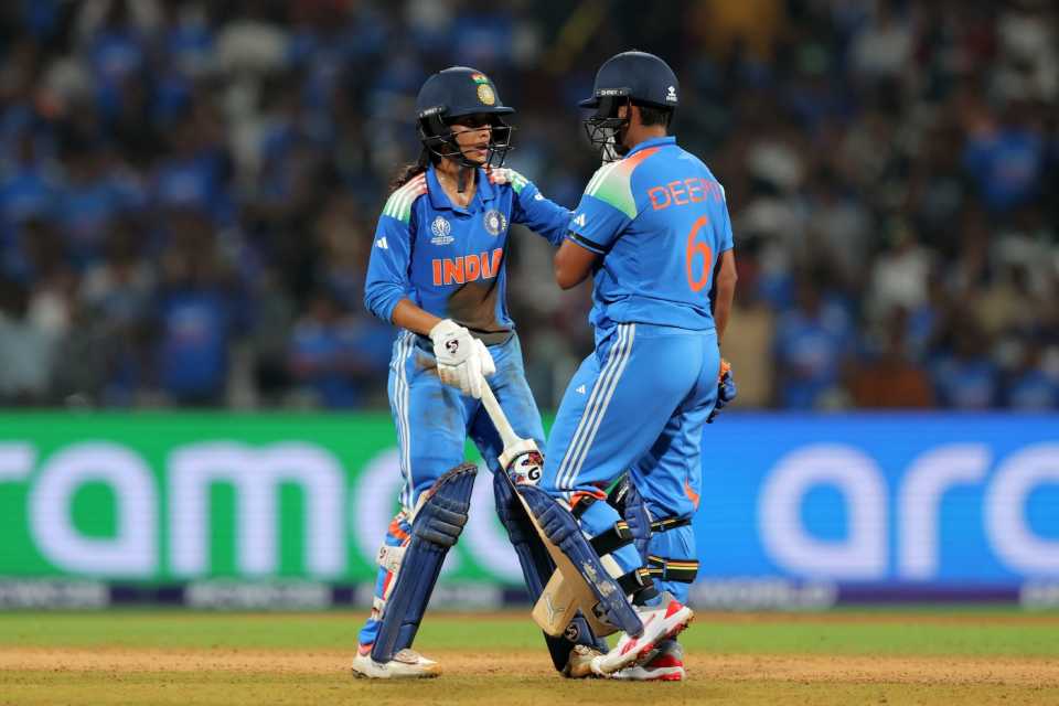 Jemimah Rodrigues gives Deepti Sharma a pep talk, India vs Australia, Women's World Cup semi-final, Navi Mumbai, October 30, 2025