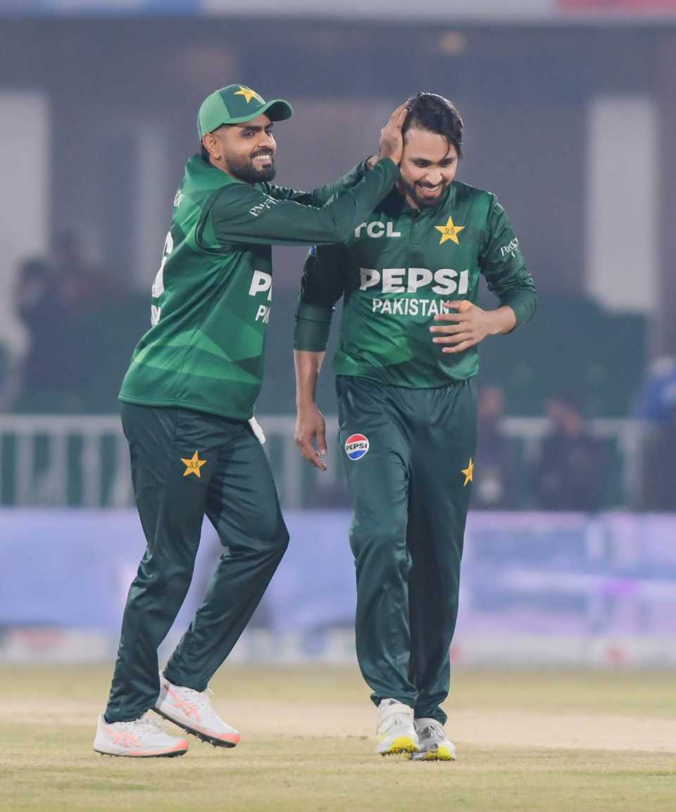 Babar Azam ruffles some joy into wicket-taker Faheem Ashraf's hair, Pakistan vs Sri Lanka, 3rd match, T20I tri-series, Rawalpindi, November 22, 2025