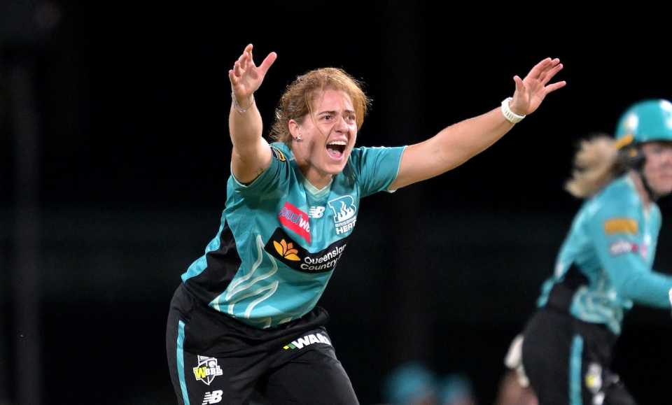 Nadine de Klerk was on a hat-trick in the seventh over, Brisbane Heat vs Melbourne Stars, WBBL 2025-26, Brisbane, November 23, 2025