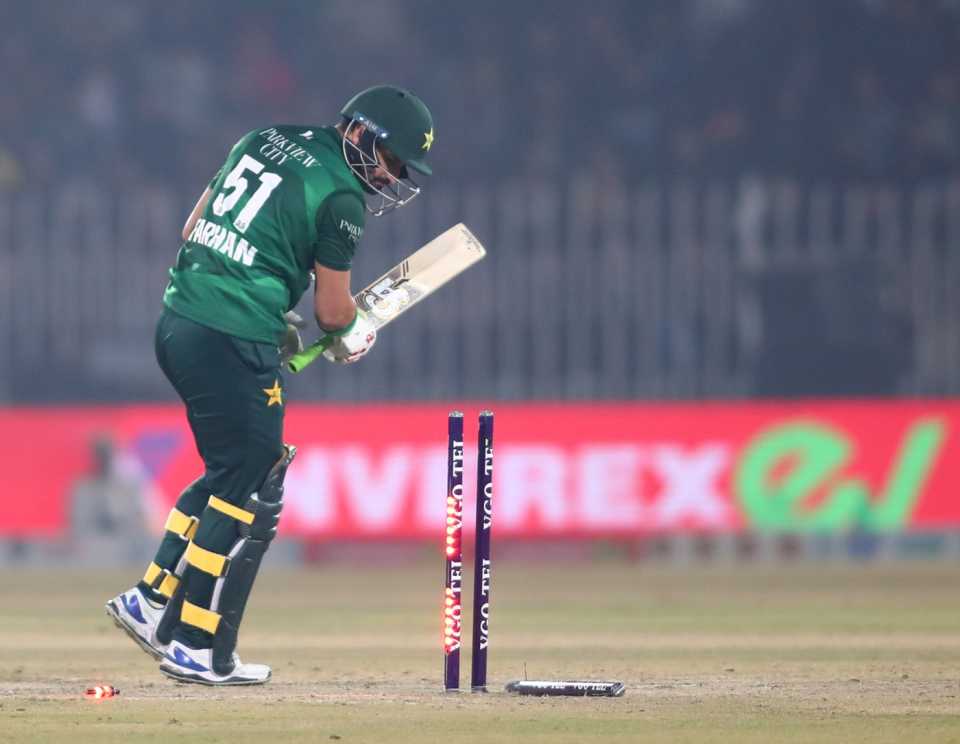 Sahibzada Farhan was cleaned up by Eshan Malinga, Pakistan vs Sri Lanka, T20I tri-series, final, Rawalpindi, November 29, 2025