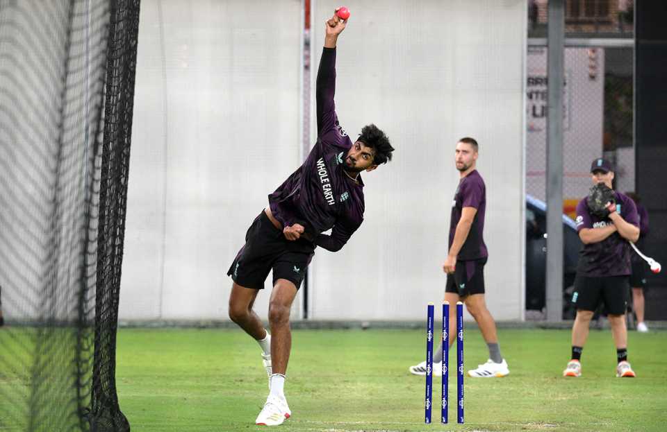 Shoaib Bashir and Will Jacks had a session bowling under lights, Brisbane, December 1, 2025