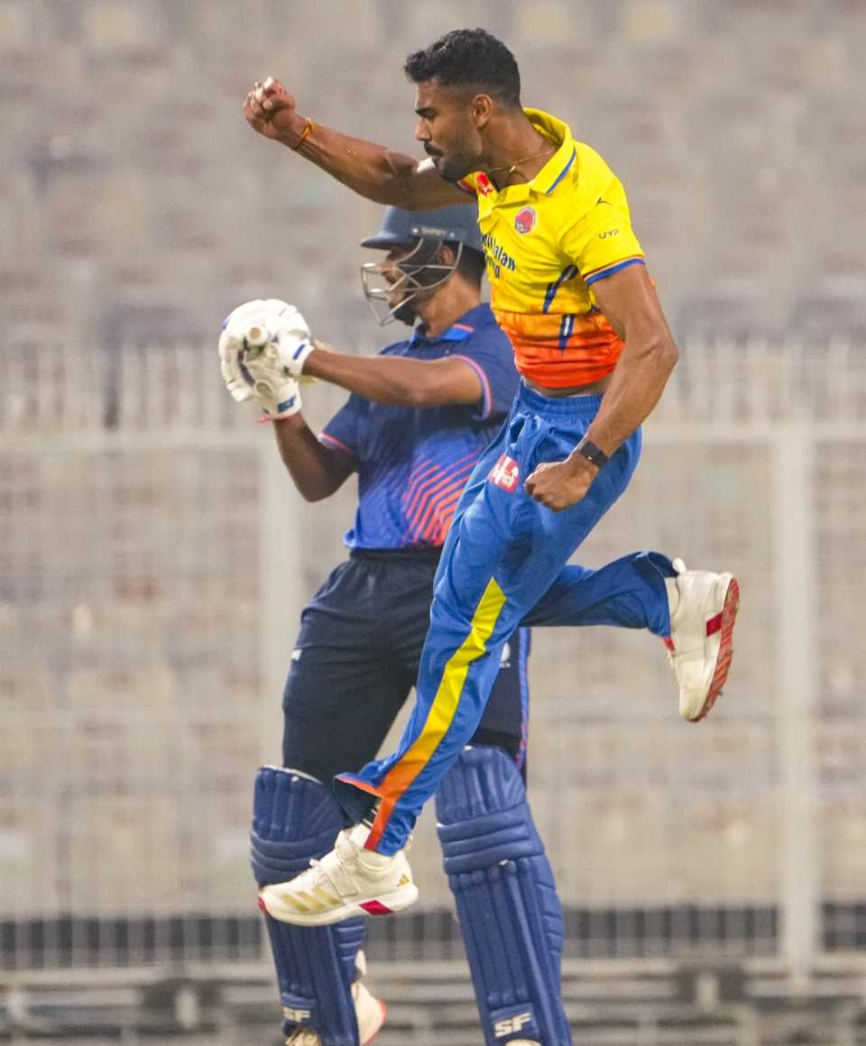 Rajvardhan Hangargekar celebrates a wicket, Maharashtra vs MP, Syed Mushtaq Ali Trophy 2025-26, Kolkata, December 4, 2025