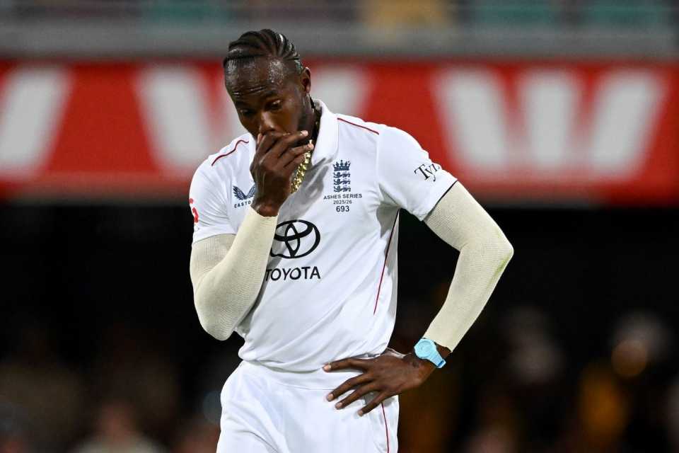 Jofra Archer reacts to a dropped catch, Australia vs England, 2nd Test, Brisbane, December 5, 2025