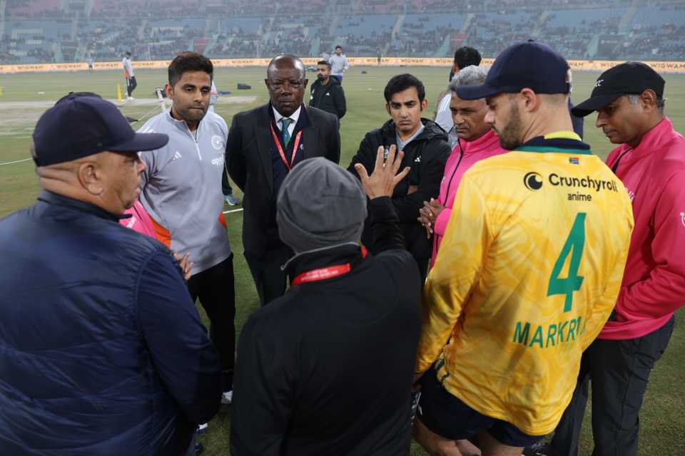 Gautam Gambhir, Suryakumar Yadav, Shukri Conrad and Aiden Markram along with the umpires in conversation with the local organisers, India vs South Africa, 4th T20I, Lucknow, December 17, 2025