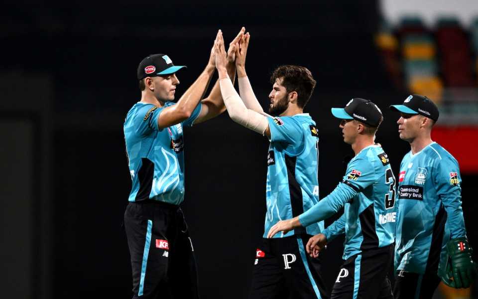 Shaheen Shah Afridi celebrates with team-mates after sending back Finn Allen, Brisbane Heat vs Perth Scorchers, BBL, Brisbane, December 19, 2025