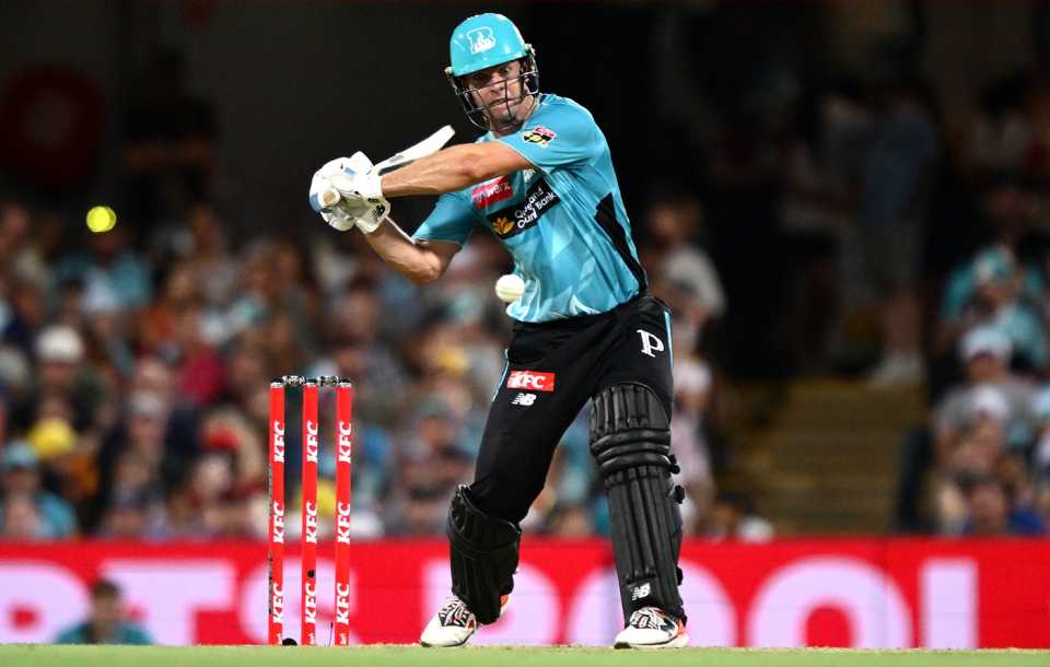 Jack Wildermuth shapes to heave one across, Brisbane Heat vs Perth Scorchers, BBL, Brisbane, December 19, 2025