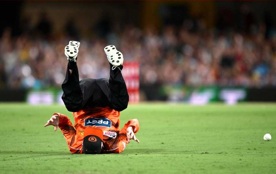 Ashton Turner drops a catch, Brisbane Heat vs Perth Scorchers, BBL, Brisbane, December 19, 2025