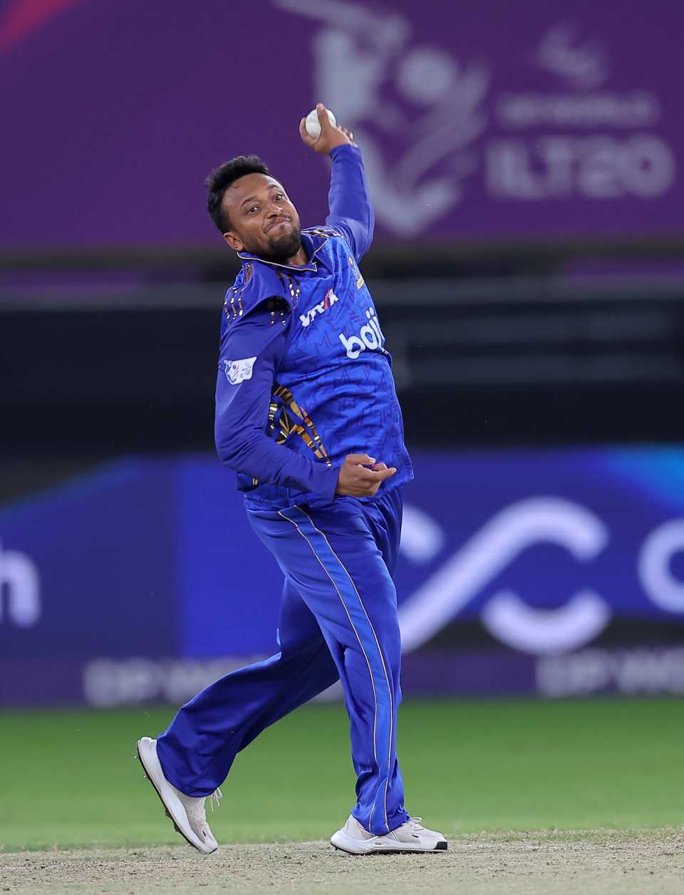 Shakib Al Hasan bowls a delivery, Desert Vipers vs MI Emirates, ILT20 2025-26, Dubai, December 21, 2025