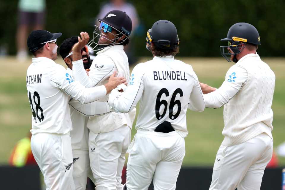 Rachin Ravindra picked up a smart catch at short leg, New Zealand vs West Indies, 3rd Test, Mount Maunganui, 5th day, December 22, 2025