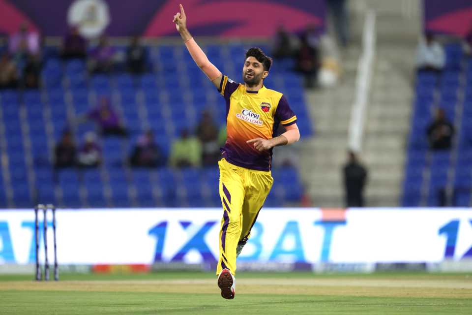 Wasim Akram took two wickets in the powerplay, Abu Dhabi Knight Riders vs Sharjah Warriorz, ILT20 2025-26, Abu Dhabi, December 22, 2025 