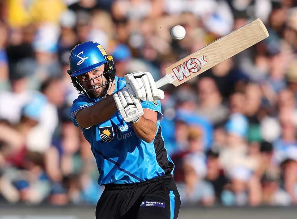 Matthew Short whacks the ball over the leg side, Adelaide Strikers vs Melbourne Stars, BBL, Adelaide, December 23, 2025