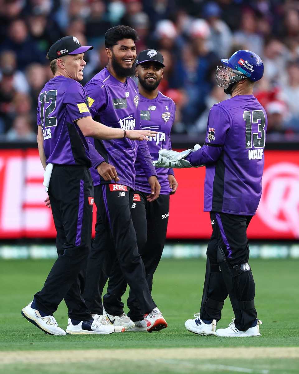 Rishad Hossain celebrates a wicket with his team-mates, Melbourne Renegades vs Hobart Hurricanes, BBL, Geelong, December 21, 2025