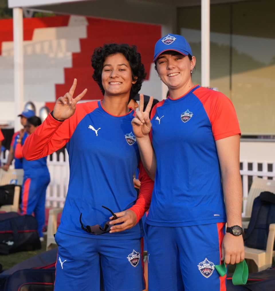 Deeya Yadav and Lucy Hamilton catch up, WPL 2026, Goa, December 31, 2025