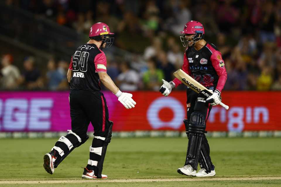Hayden Kerr and Joel Davies celebrate the win, Sydney Sixers vs Brisbane Heat, Coffs Harbour, BBL, January 5, 2026