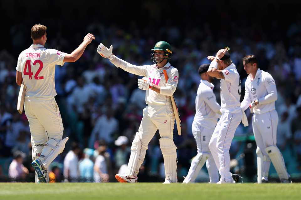 Cameron Green and Alex Carey celebrate getting Australia over the line, Australia vs England, 5th Test, Sydney, January 8, 2025