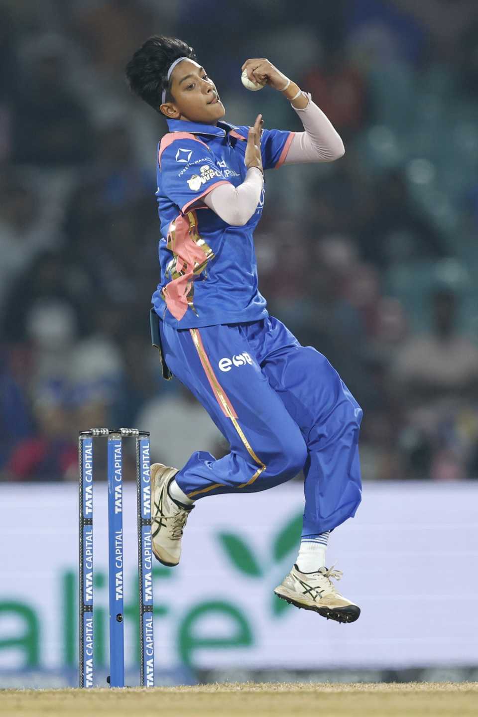 Triveni Vasistha bowls on WPL debut, Mumbai Indians vs Delhi Capitals, WPL 2026, Mumbai, January 10, 2026