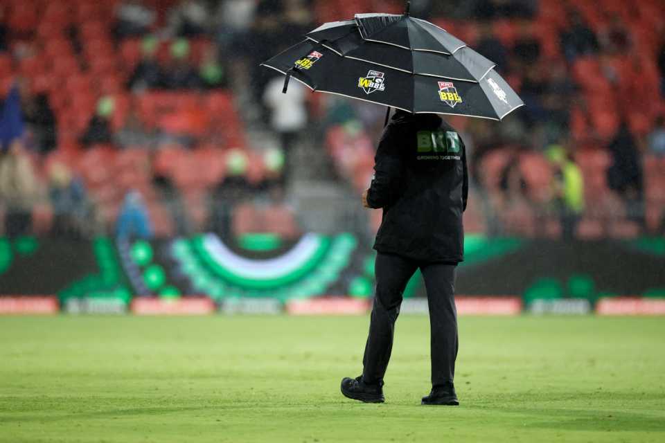 Rain briefly interrupted Thunder's chase, Sydney Thunder vs Melbourne Renegades, BBL, Sydney, January 12, 2026
