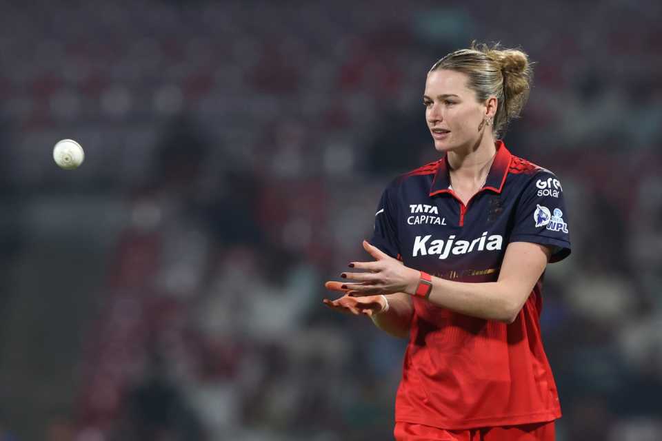 Lauren Bell has been head and shoulders above the rest in the powerplay, Royal Challengers Bengaluru vs UP Warriorz, WPL, Navi Mumbai, January 12, 2026