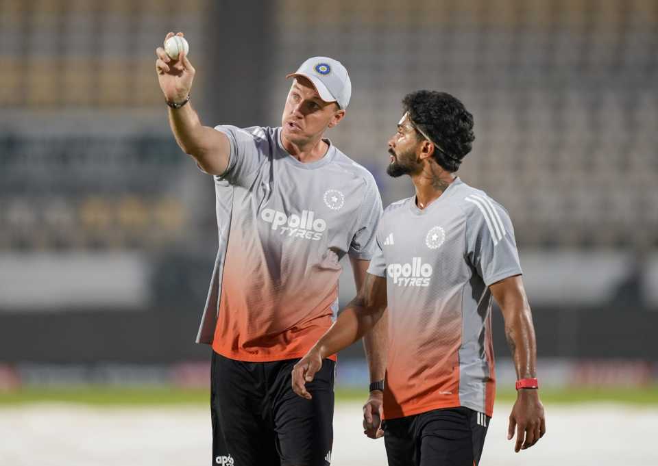 India bowling coach Morne Morkel has a chat with Nitish Reddy, Rajkot, January 13, 2026