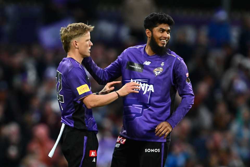 Nathan Ellis and Rishad Hossain picked up wickets in the middle overs, Hobart Hurricanes vs Brisbane Heat, BBL, Hobart, January 14, 2026