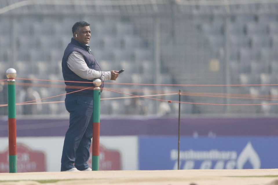 Aminul Islam in the middle after the Chattogram Royals and Noakhali Express teams did not arrive at the ground for the toss, Chattogram Royals vs Noakhali Express, Mirpur, BPL, January 15, 2026