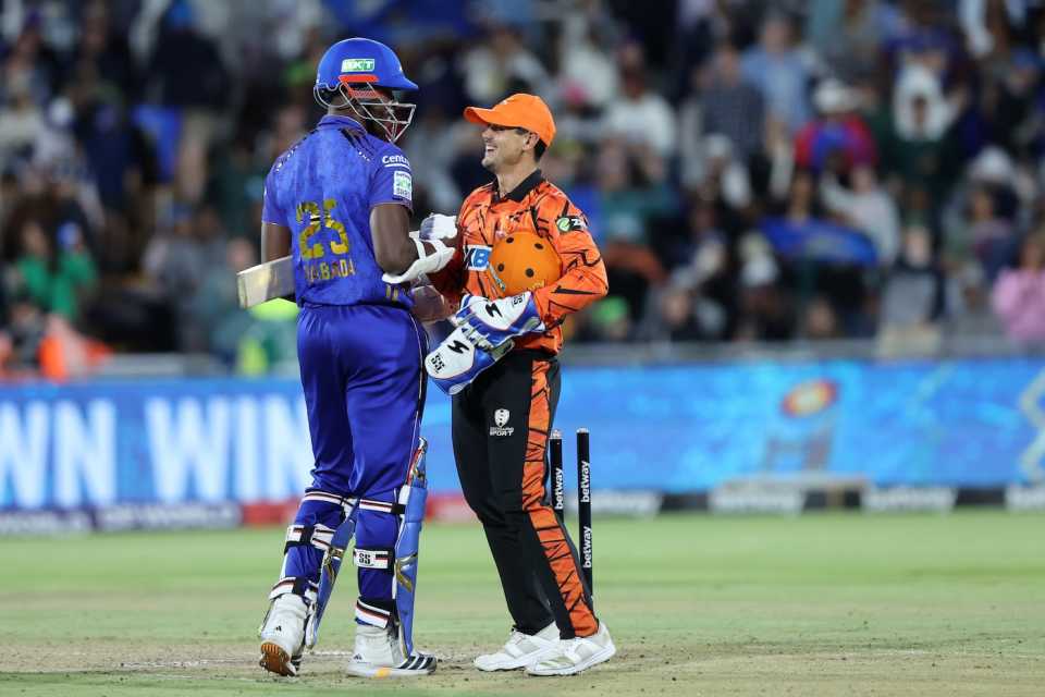 Kagiso Rabada and Quinton de Kock caught up during the game, MI Cape Town vs Sunrisers Eastern Cape, SA20 2026, Cape Town, January 16, 2026