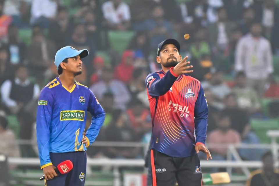 Najmul Hossain Shanto gives the coin a flip, Chattogram Royals vs Rajshahi Warriors, BPL, Qualifier 1, Dhaka, January 20, 2026