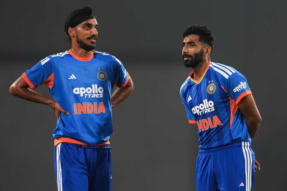 Arshdeep Singh and Jasprit Bumrah have a chat after the game, India vs New Zealand, 1st T20I, Nagpur, January 21, 2026